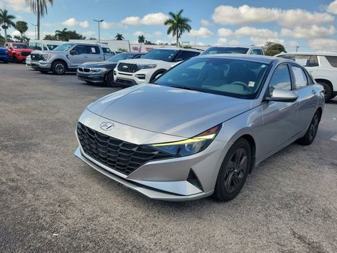 Used 2022 Hyundai Elantra SEL image 3