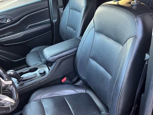 Used 2019 GMC Acadia SLT image 13