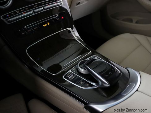 Used 2017 Mercedes-Benz GLC 300 GLC 300 4MATIC SUV w/ Premium 2 Package image 23