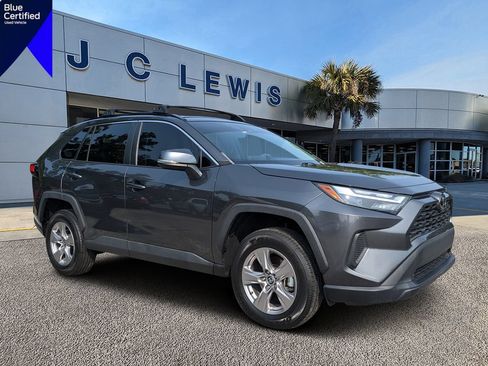 Used 2022 Toyota RAV4 XLE w/ Convenience Package FWD image 1