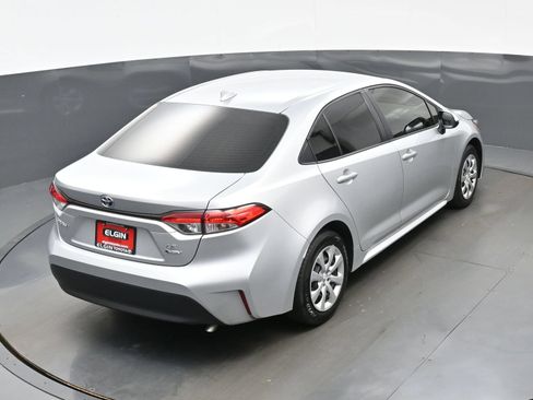 Used 2025 Toyota Corolla LE FWD image 38