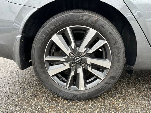 New 2025 Nissan Kicks SR image 17