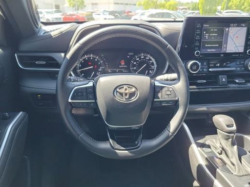 Used 2021 Toyota Highlander XSE AWD/4WD image 12