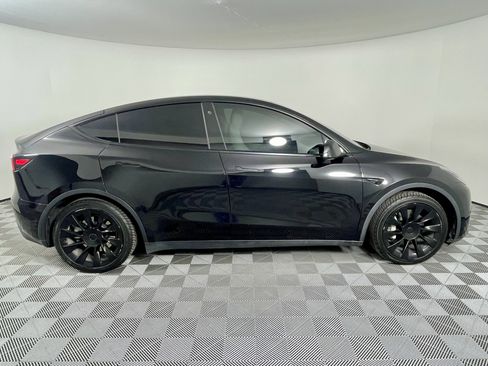 Used 2021 Tesla Model Y Long Range image 6