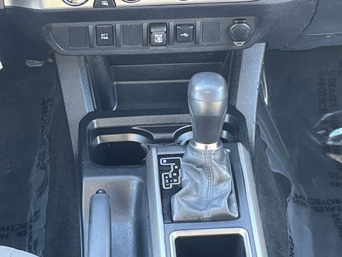 Certified 2022 Toyota Tacoma SR5 image 20