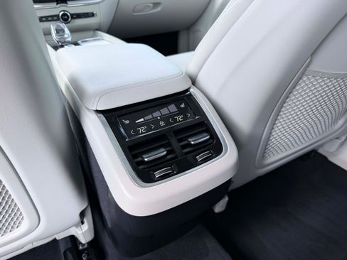 Certified 2026 Volvo XC60 B5 Ultra AWD/4WD image 17