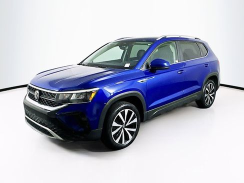 Used 2024 Volkswagen Taos SE image 3