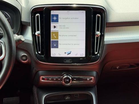 Used 2020 Volvo XC40 T4 Momentum FWD image 17