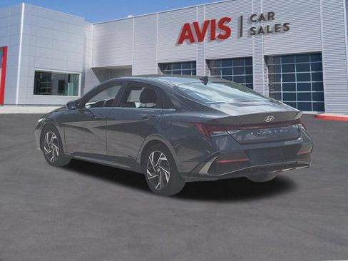 Used 2025 Hyundai Elantra SEL FWD image 9