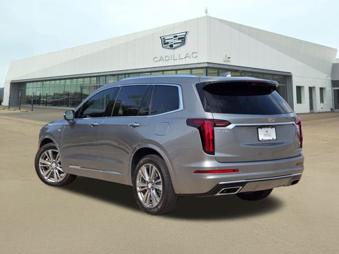 Used 2024 Cadillac XT6 Premium Luxury w/ Technology Package FWD image 4