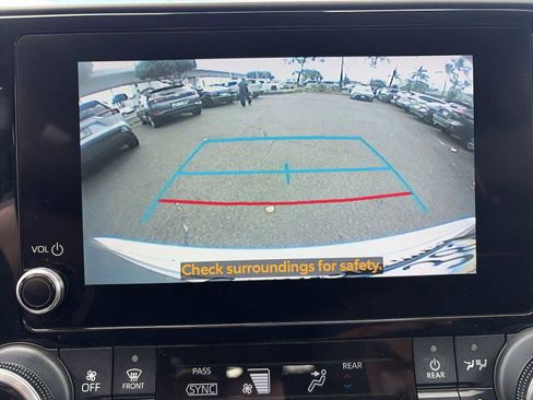 Used 2023 Toyota Highlander L FWD image 22