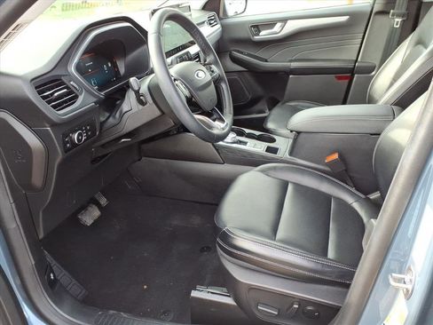 Used 2023 Ford Escape Platinum image 10