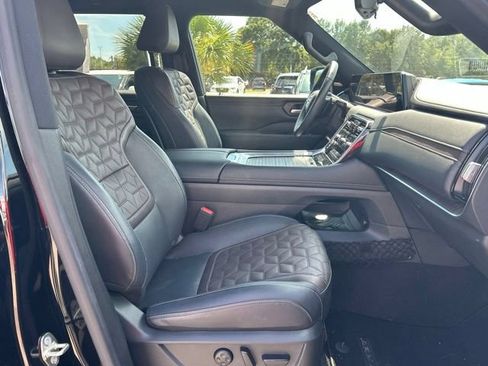 Used 2025 Nissan Armada Platinum w/ Convenience Package RWD image 11