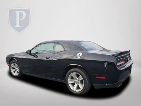 Used 2023 Dodge Challenger SXT RWD image 9