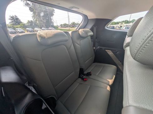 Used 2017 Hyundai Santa Fe SE AWD/4WD image 37