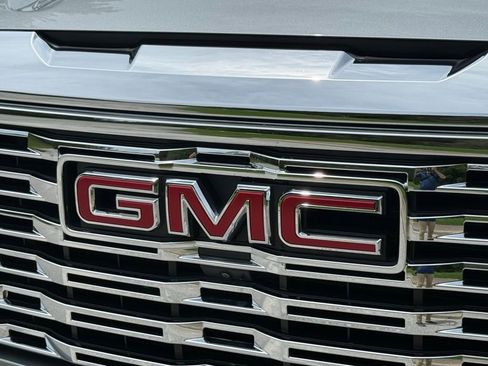 Used 2025 GMC Sierra 1500 Denali w/ Denali Reserve Package AWD/4WD image 8