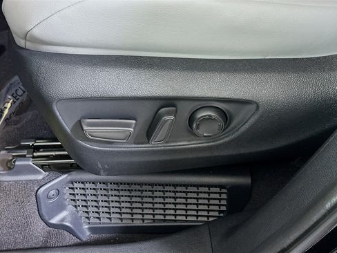 Used 2025 Toyota Sienna XLE FWD image 13