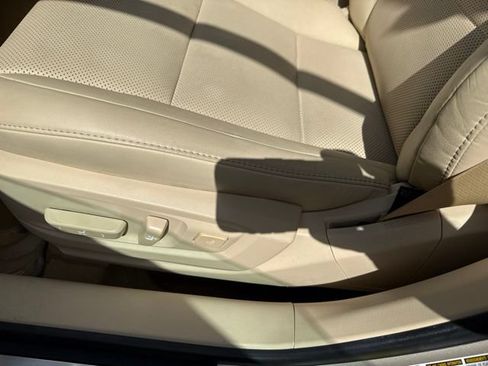 Used 2014 Lexus ES 350 w/ Premium Package FWD image 9