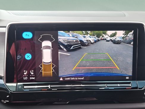 Used 2025 Volkswagen Atlas Cross Sport SE FWD image 18