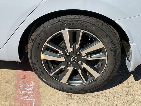 New 2025 Nissan Versa SV w/ Trunk Package image 8