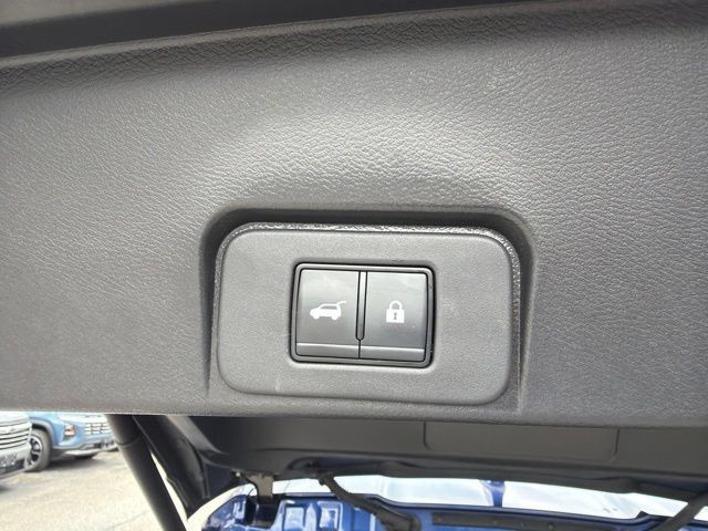 Used 2023 Nissan Rogue SL AWD/4WD image 16