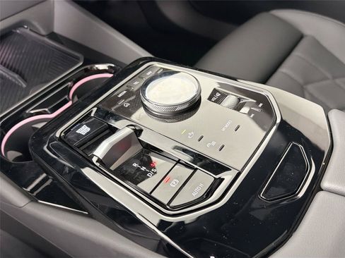 New 2026 BMW 530i xDrive w/ Premium Package AWD/4WD image 32