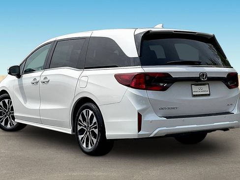 Used 2026 Honda Odyssey Elite image 4