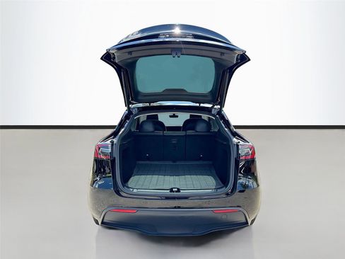 Used 2025 Tesla Model Y Long Range RWD image 26