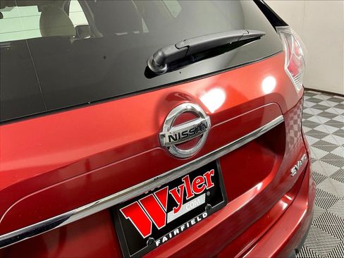 Used 2015 Nissan Rogue SV AWD/4WD image 24