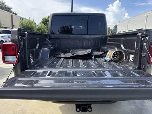 Used 2022 Jeep Gladiator Sport AWD/4WD image 8