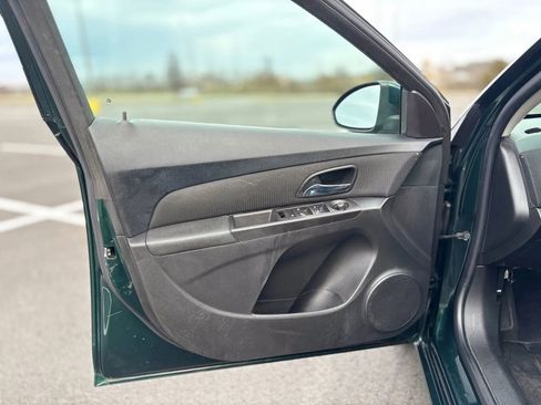 Used 2015 Chevrolet Cruze LT image 9