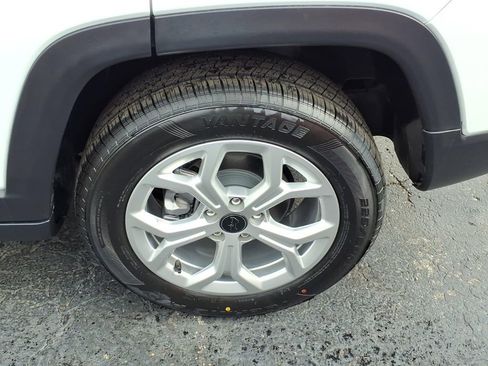 Used 2025 Jeep Compass Latitude AWD/4WD image 24