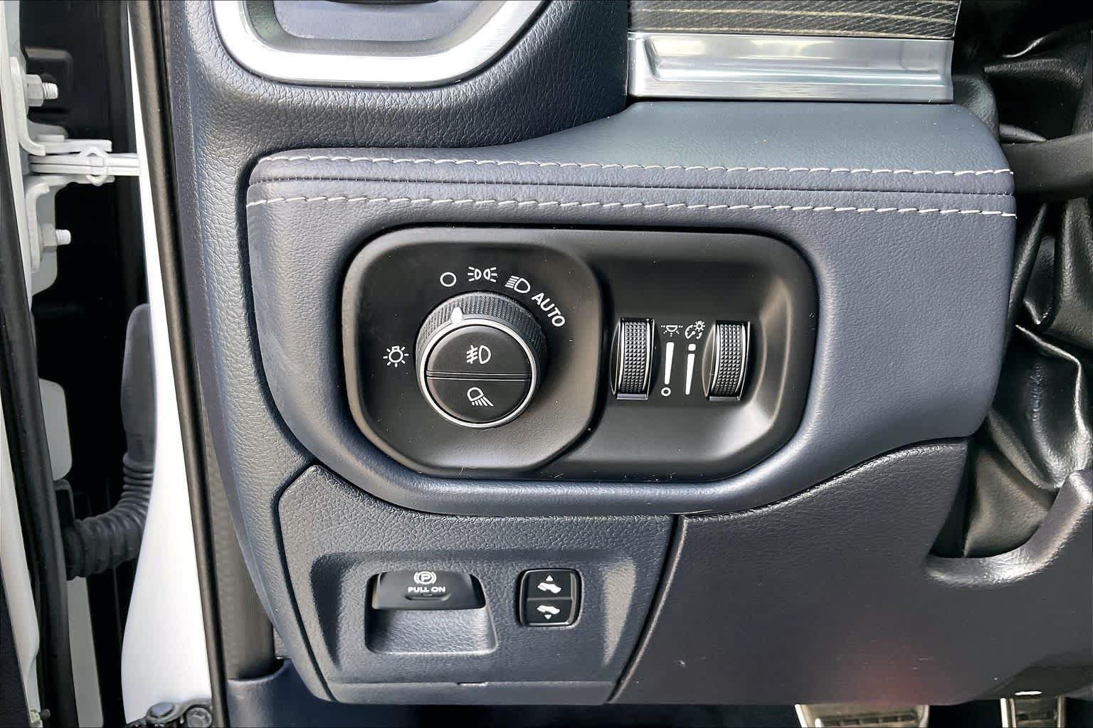 Used 2023 RAM 1500 Limited AWD/4WD image 13