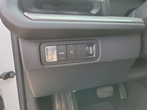 Used 2026 Chevrolet Traverse LT FWD image 25