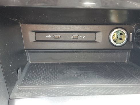 Certified 2023 Volkswagen Tiguan SE FWD image 30