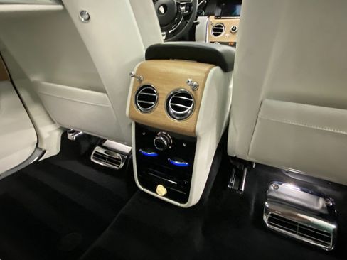 Used 2019 Rolls-Royce Cullinan AWD/4WD image 36
