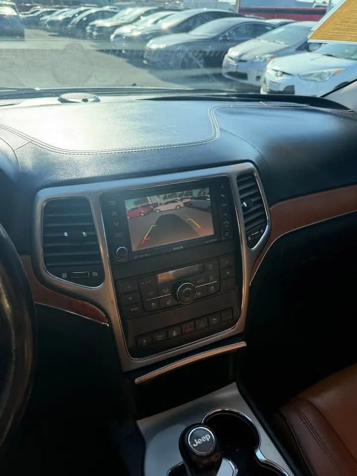 Used 2012 Jeep Grand Cherokee Overland AWD/4WD image 11