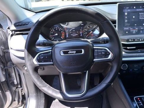 Used 2022 Jeep Compass Latitude w/ Sun and Sound Group AWD/4WD image 19