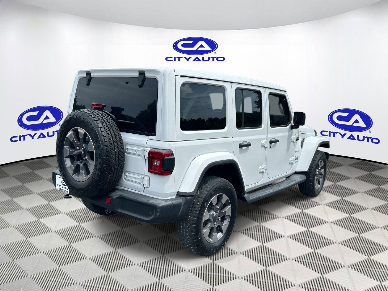 Used 2019 Jeep Wrangler Unlimited Sahara AWD/4WD image 3