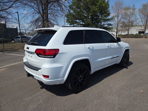 Used 2022 Jeep Grand Cherokee Laredo X image 5