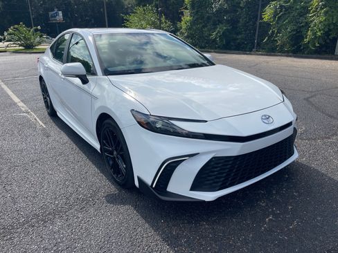 Used 2026 Toyota Camry SE w/ Multimedia Upgrade Package FWD image 1