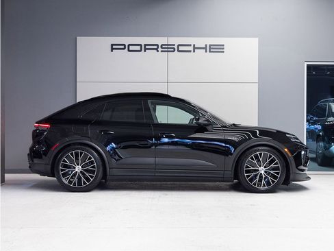 Certified 2026 Porsche Macan 4 Electric AWD/4WD image 8
