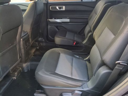 Used 2023 Ford Explorer XLT image 19