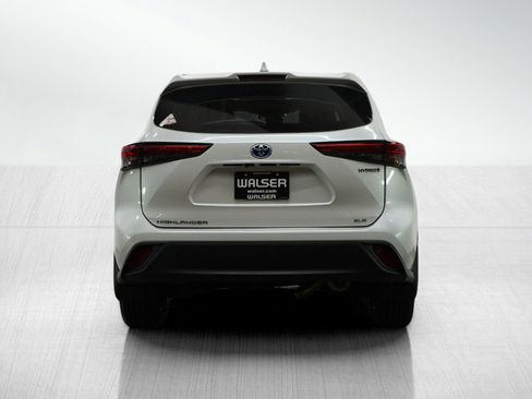 Used 2022 Toyota Highlander XLE image 4