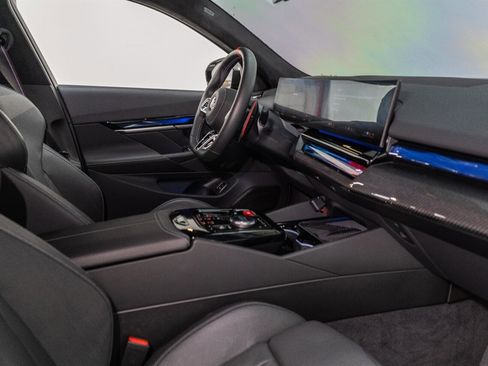 Used 2025 BMW M5 w/ Carbon Package image 61