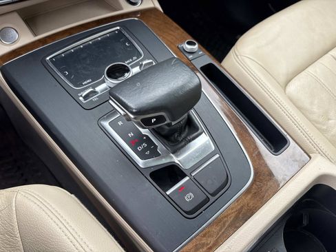 Used 2018 Audi Q5 2.0T Premium Plus w/ Premium Plus Package image 30