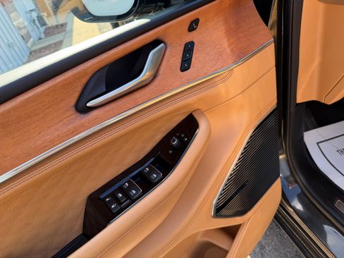 Used 2023 Jeep Grand Cherokee Summit image 15