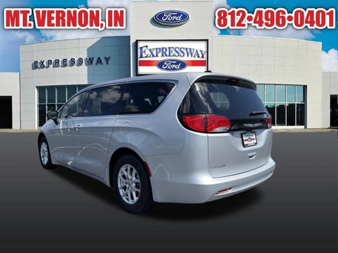 Used 2023 Chrysler Voyager LX FWD image 6