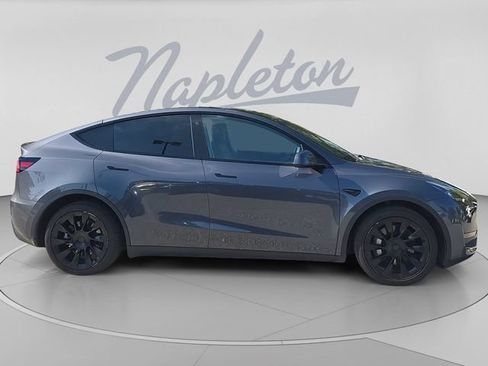 Used 2022 Tesla Model Y Long Range AWD/4WD image 9