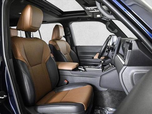 Used 2025 Lexus GX 550 w/ Accessory Package (2T) image 21